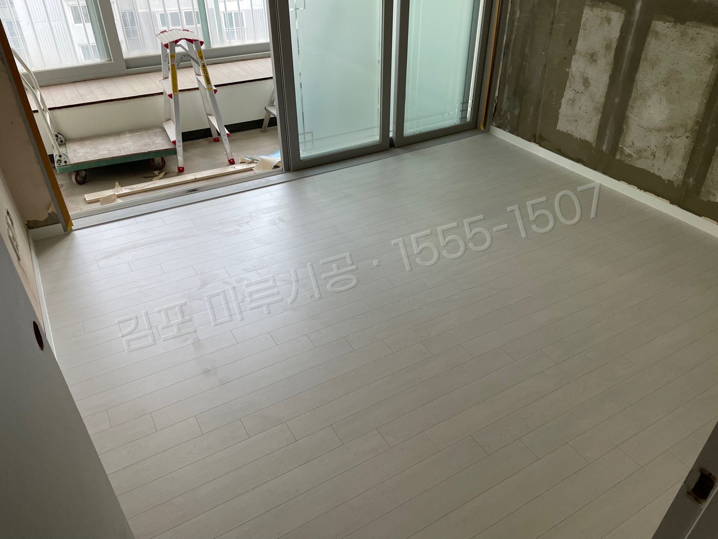 김포 운양동 바닥공사 마루시공업체 강마루 동화 나투스진 어반화이트 아파트 시공 후