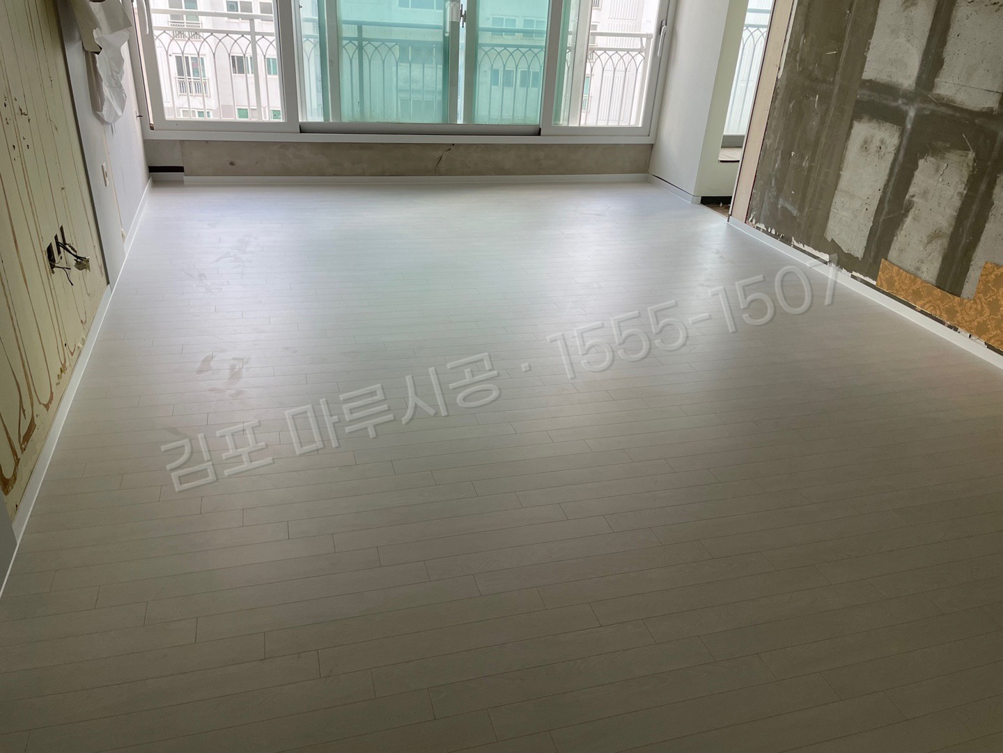 김포 운양동 바닥공사 마루시공업체 강마루 동화 나투스진 어반화이트 아파트 시공 후