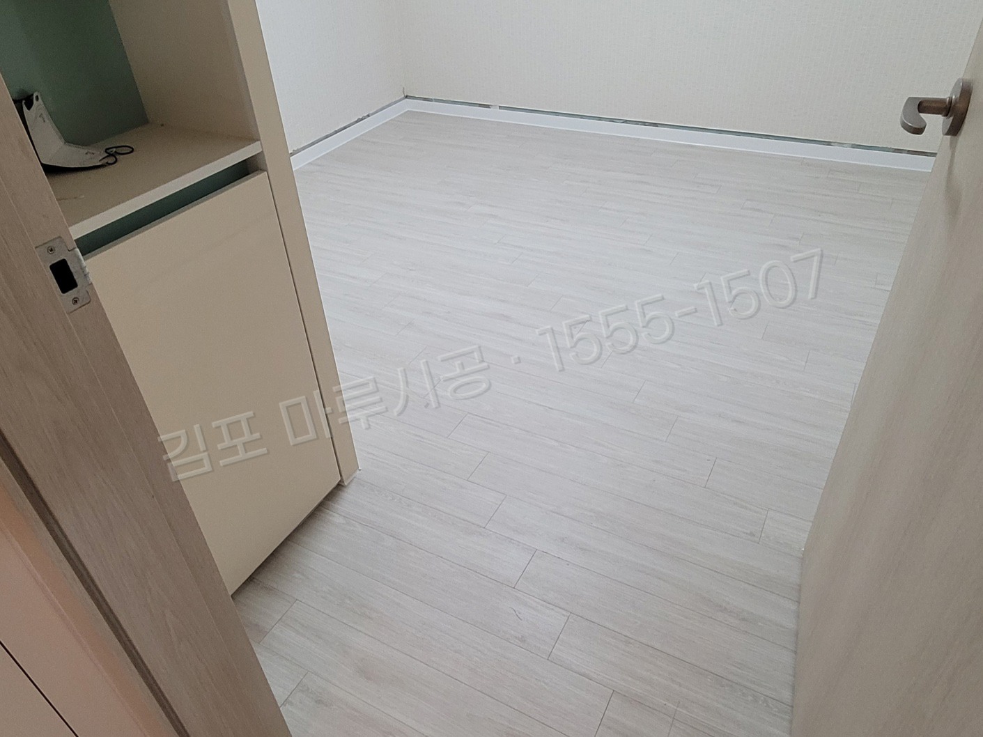 김포 사우동 바닥공사 마루시공업체 강마루 구정 강마루 아이리쉬화이트 아파트 시공 완료